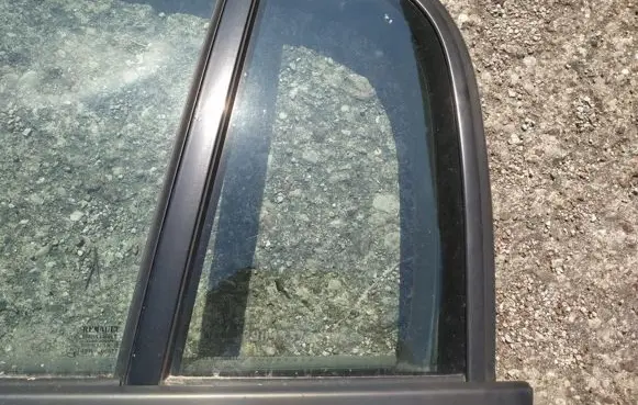 Renault Vel Satis Rear vent window glass 