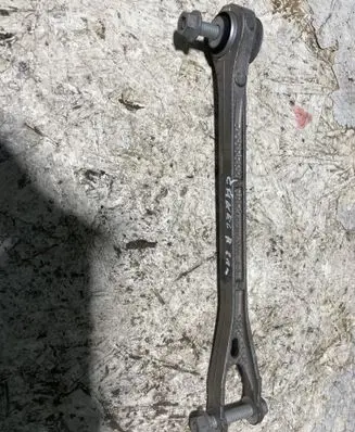 Dodge Challenger Rear control arm 68210633AA