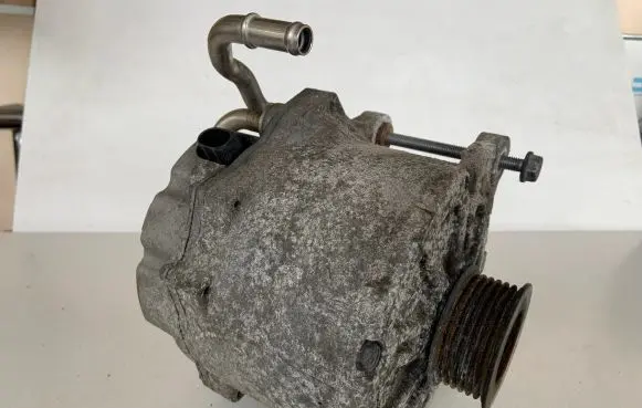 Audi Q7 4L Generator/alternator 06E903015B