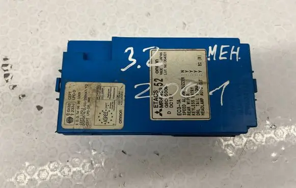 Mitsubishi Pajero Fuse module MR445952