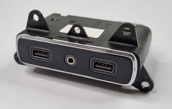 Jeep Grand Cherokee USB socket connector 68323663AD