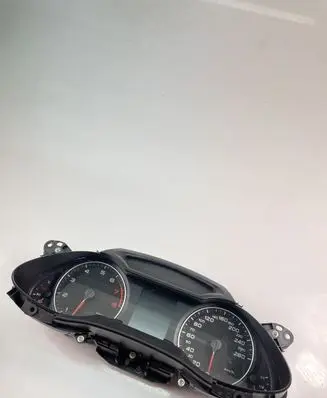 Volkswagen PASSAT B8 Speedometer (instrument cluster) 8K0920930B