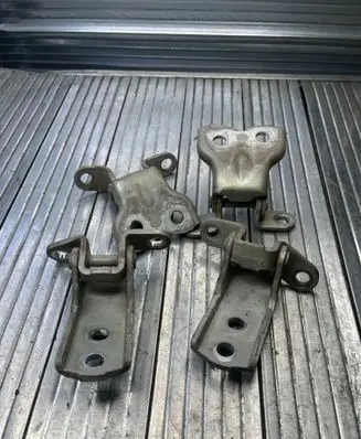 Toyota Yaris Front door upper hinge 