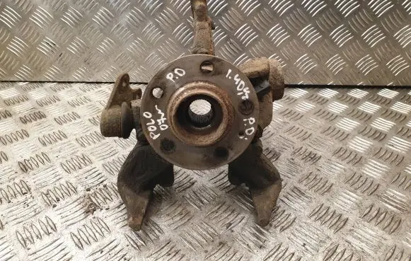 Volkswagen Polo IV 9N3 Front wheel hub