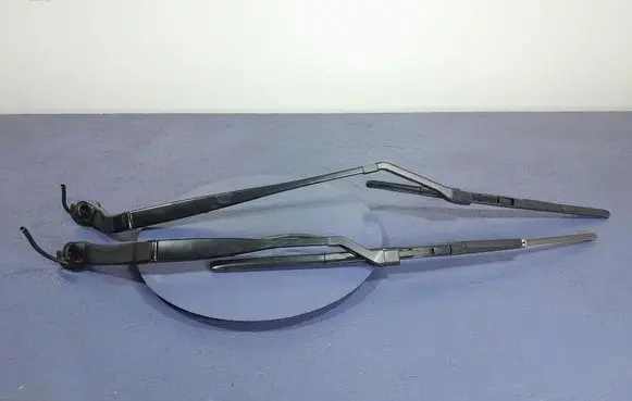 Nissan Qashqai Front wiper blade arm
