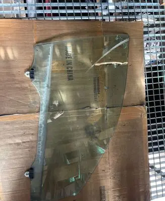 Mitsubishi ASX Front door window glass four-door