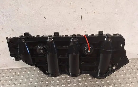 Rear bumper mounting bracket