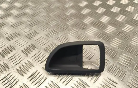 Hyundai Tucson JM Front door interior handle trim 826112E000