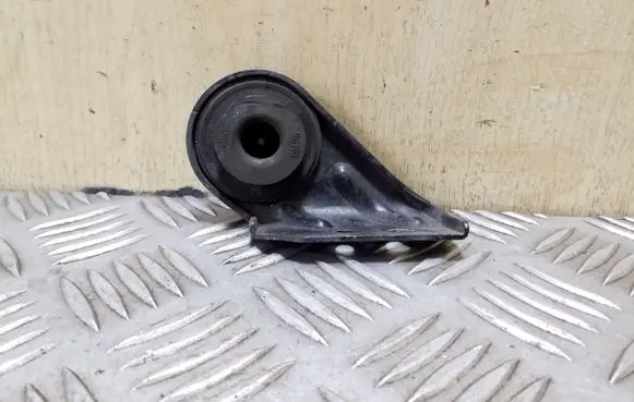 Hyundai Santa Fe Radiator mount bracket