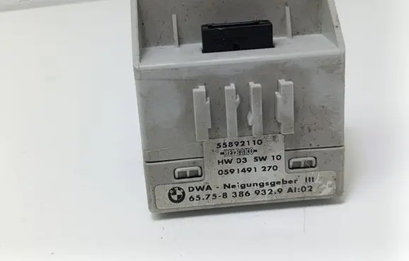 BMW 5 E39 Yaw turn rate sensor 8386932