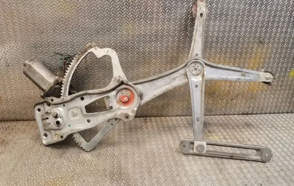 Mercedes-Benz E W210 Front door electric window regulator 0130821708