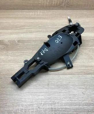 BMW X5 E70 Front door exterior handle/bracket 7059971 E7xFD