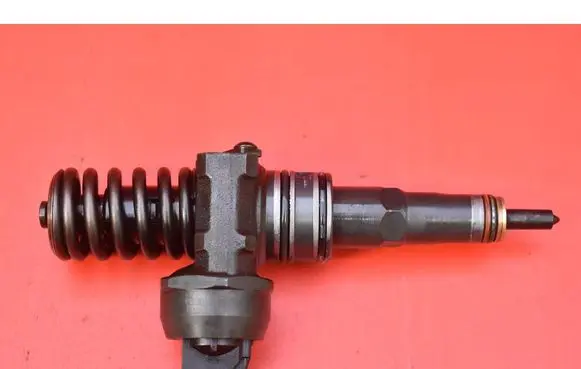 Skoda Fabia Mk1 (6Y) Fuel injector 038130073AG