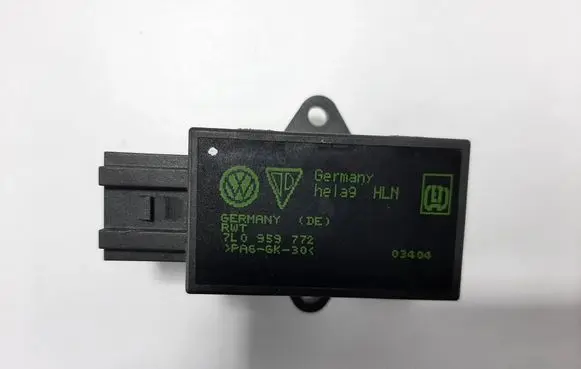 Volkswagen Touran I Seat heating relay 7L0959772