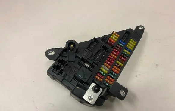 BMW 5 E60 E61 Fuse module 518956040 6906618