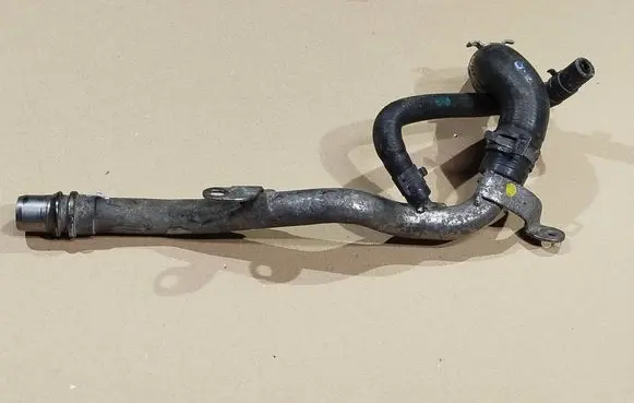 Renault Trafic III (X82) Engine coolant pipe/hose 210225549R