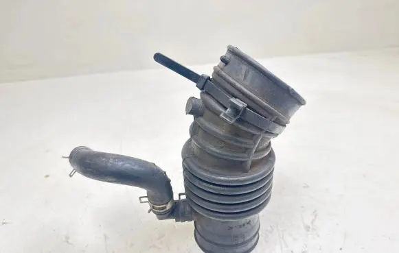 Nissan Almera Tino Turbo air intake inlet pipe/hose