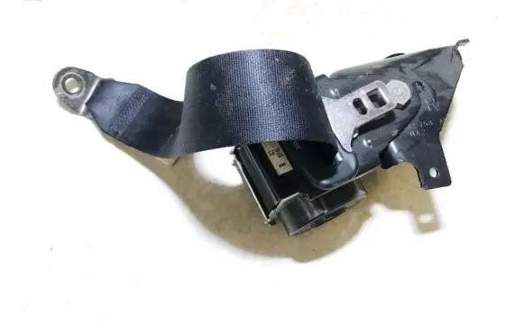 Rear seatbelt
