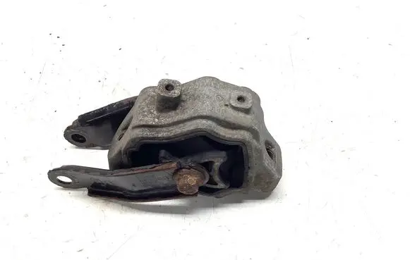 Volvo S60 Engine mount bracket 30748173 30671219