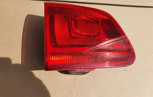 Volkswagen Tiguan Tailgate rear/tail lights 5N0945093G