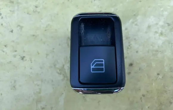 Mercedes-Benz C AMG W204 Electric window control switch A2048707358
