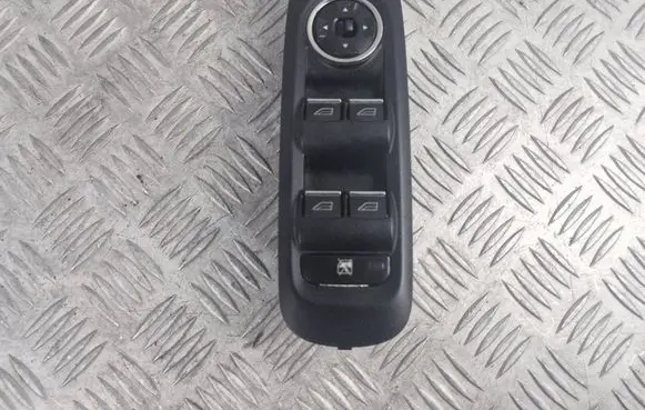 Ford Mondeo MK IV Electric window control switch 7S7T14A132AB