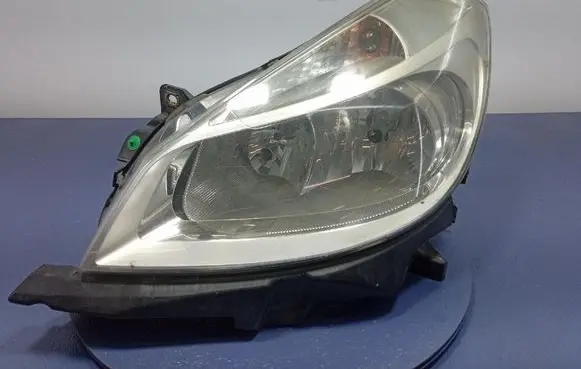 Renault Clio III Headlight/headlamp 8200459824