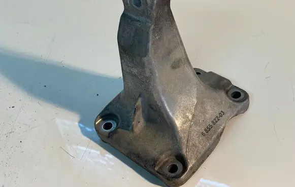BMW X3 F25 Engine mounting bracket 221678482603 6784826