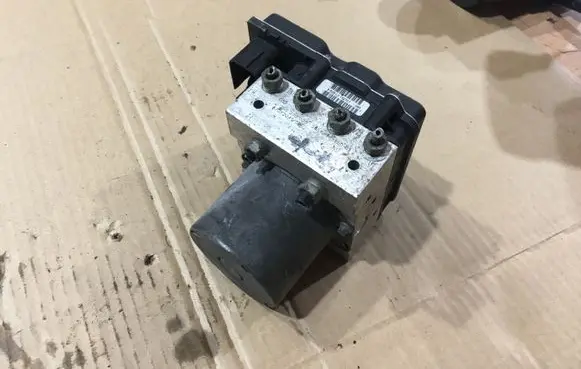 BMW 5 E60 E61 ABS Pump 6777799 6777797