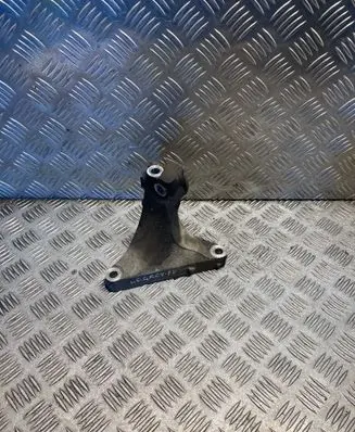 Engine mounting bracket