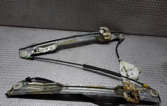 Front window lifting mechanism without motor