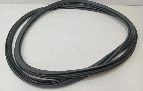 Volvo XC60 Front door rubber seal 31424344