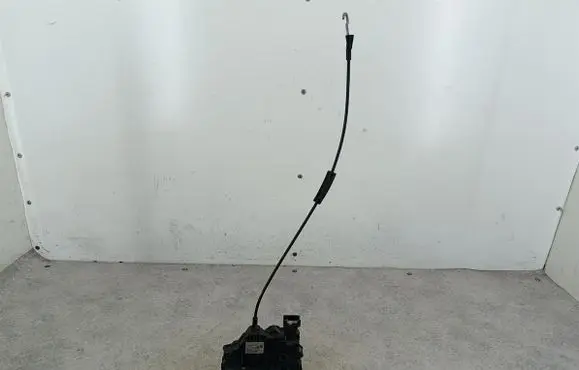Opel Corsa D Front door lock 13258271