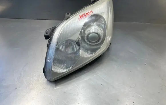 Toyota Avensis T250 Headlight/headlamp