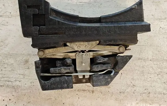 Nissan X-Trail T30 Lift Jack
