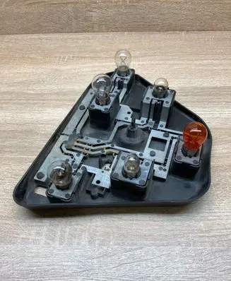 BMW 5 E39 Tail light bulb cover holder 8363566 146036