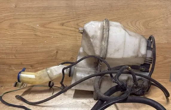 Volvo S60 Windshield washer fluid reservoir/tank 8693773
