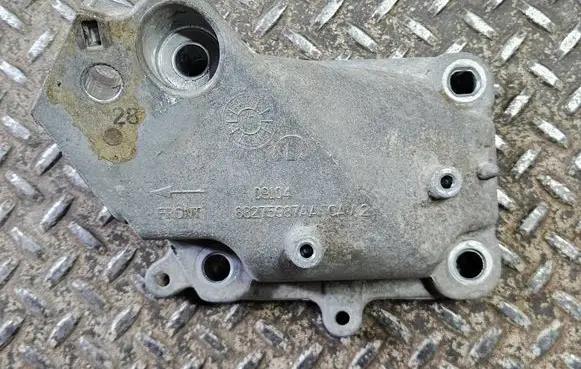 Jeep Grand Cherokee Engine mounting bracket 68275987AA