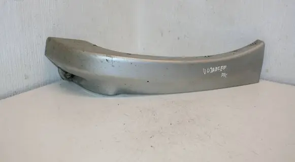 Chrysler Voyager Front mudguard 92537377