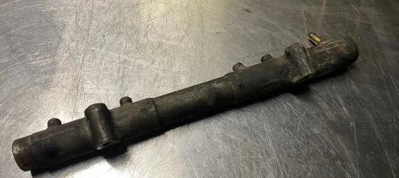 Volvo XC70 Fuel main line pipe 30757146 0445215023