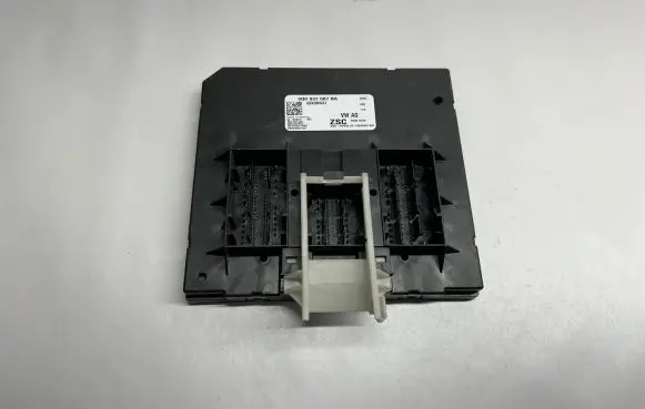 Volkswagen Jetta VII Central body control module 5Q0937087BA