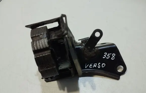 Toyota Corolla Verso AR10 Engine mount bracket