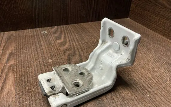 Opel Movano B Loading door upper hinge 844000013R