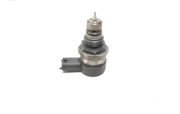 Volvo S60 Fuel pressure regulator 30750409