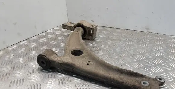 Volkswagen PASSAT B6 Front lower control arm/wishbone 3C040715B