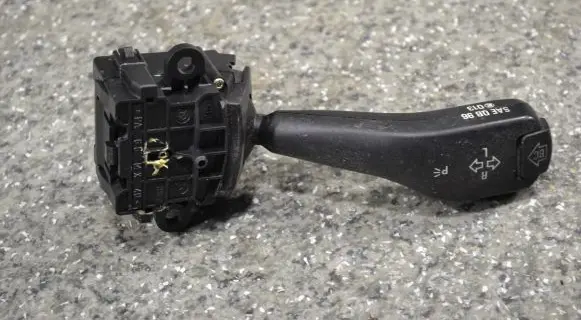 BMW 3 E46 Indicator stalk 8363668K 0110401025
