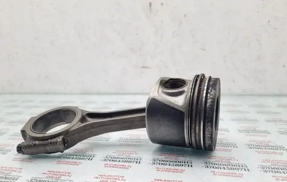 Volkswagen Touran I Piston with connecting rod 038J