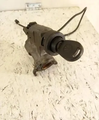 Volkswagen PASSAT B4 Ignition lock 357905851D