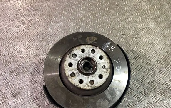 Rear wheel hub