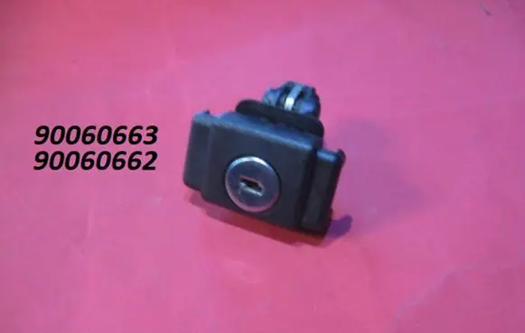 Opel Ascona C Glove box lock 90060663 90060662